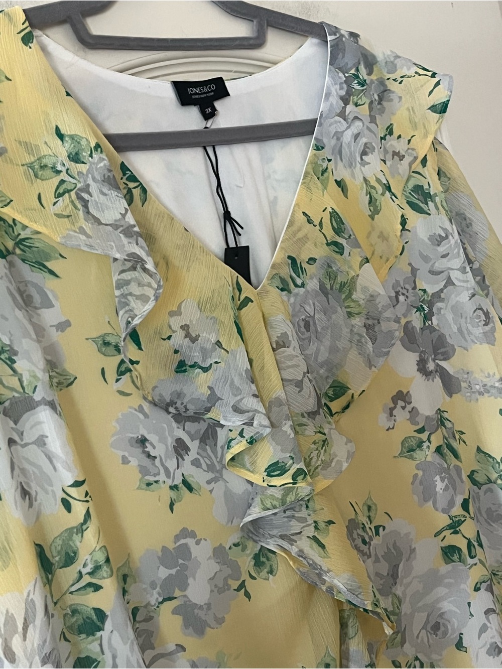 Jones & Co Light Yellow Floral Ruffle V-Neck Blouse Short Sleeve Size 3X - Picture 10 of 15